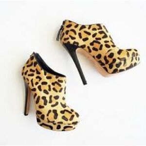 House of Harlow 1960 Ava Animal Print Heels